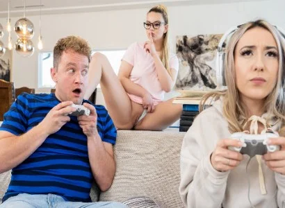 người con gái vì mải game mà bị bạn thân cướp người yêu ngay dưới mắt