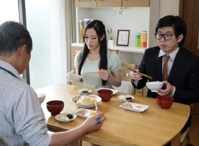 Cô con dâu nứng banh vùng kín ra cho bố chồng nện